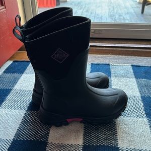 Winter muck boots